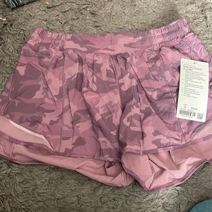 🍋🍋 Lululemon hotty hot shorts